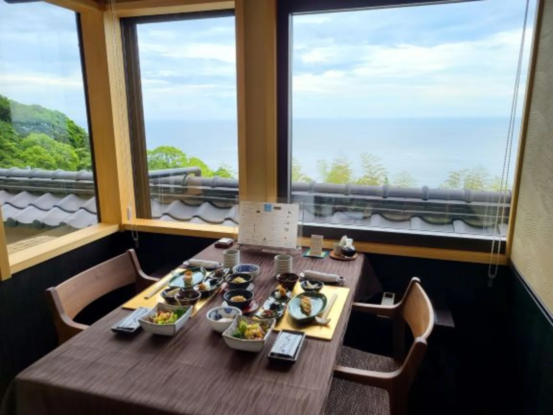 高台から海、伊豆おこもり宿