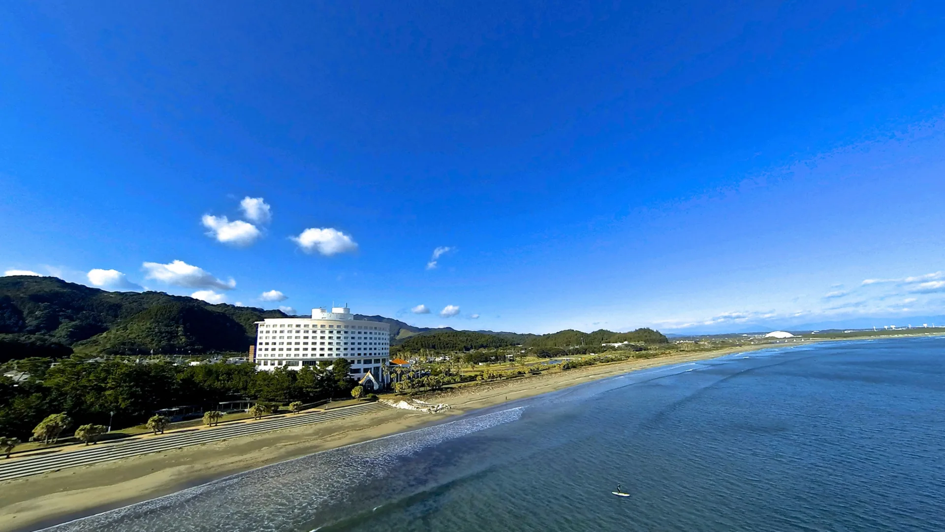 青島ビーチの白い砂