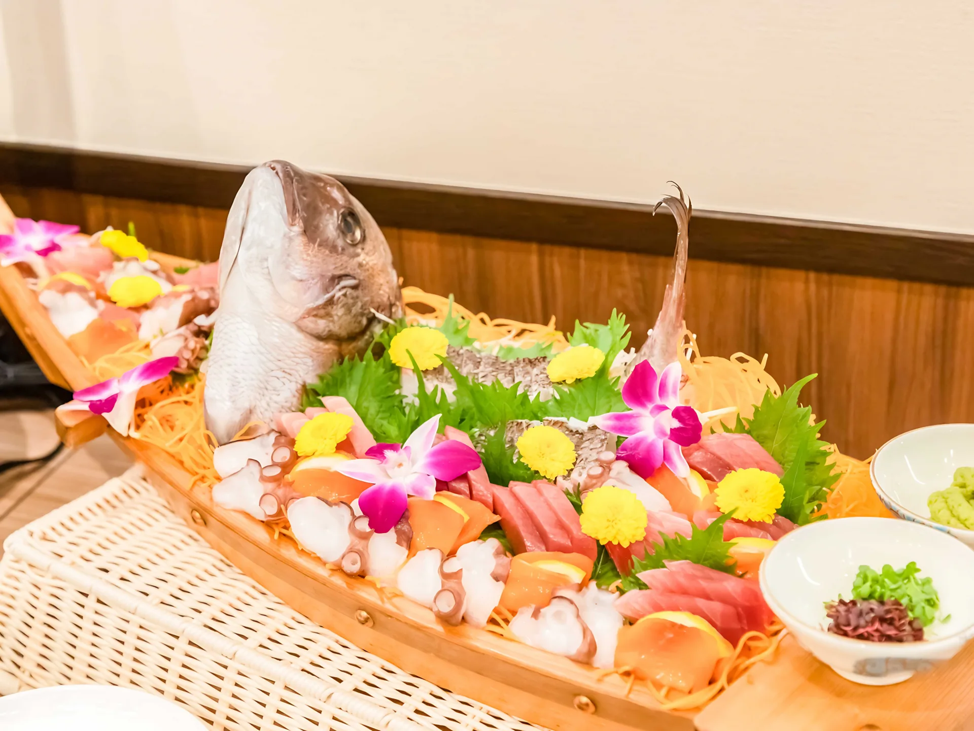 信楽焼の湯を、まず張る。