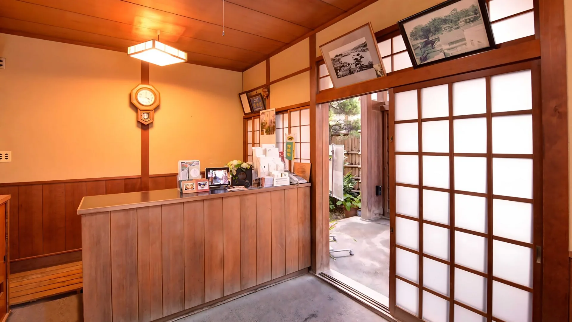 茶室のような離れ。元料亭。