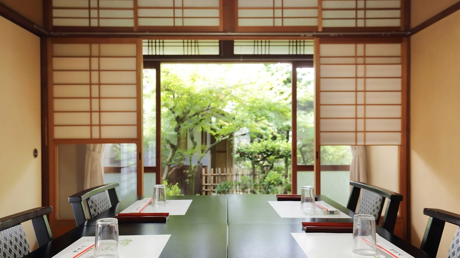 茶室のような離れ。元料亭。