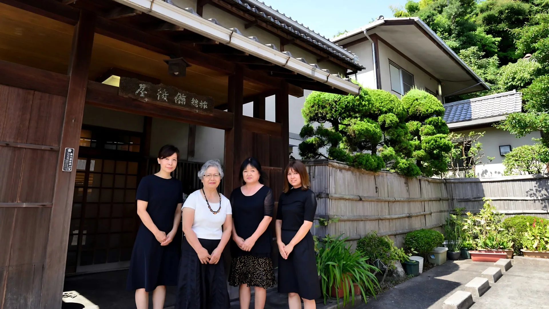 茶室のような離れ。元料亭。